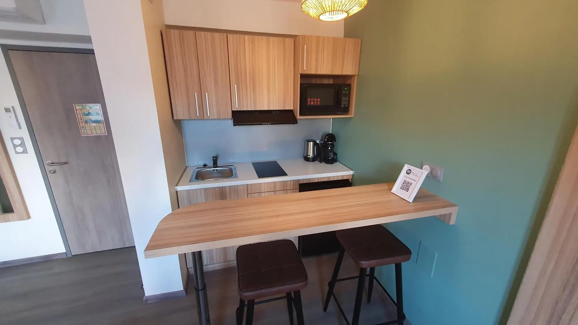 Logis Hotel - Les Pasteliers لافاور فرنسا