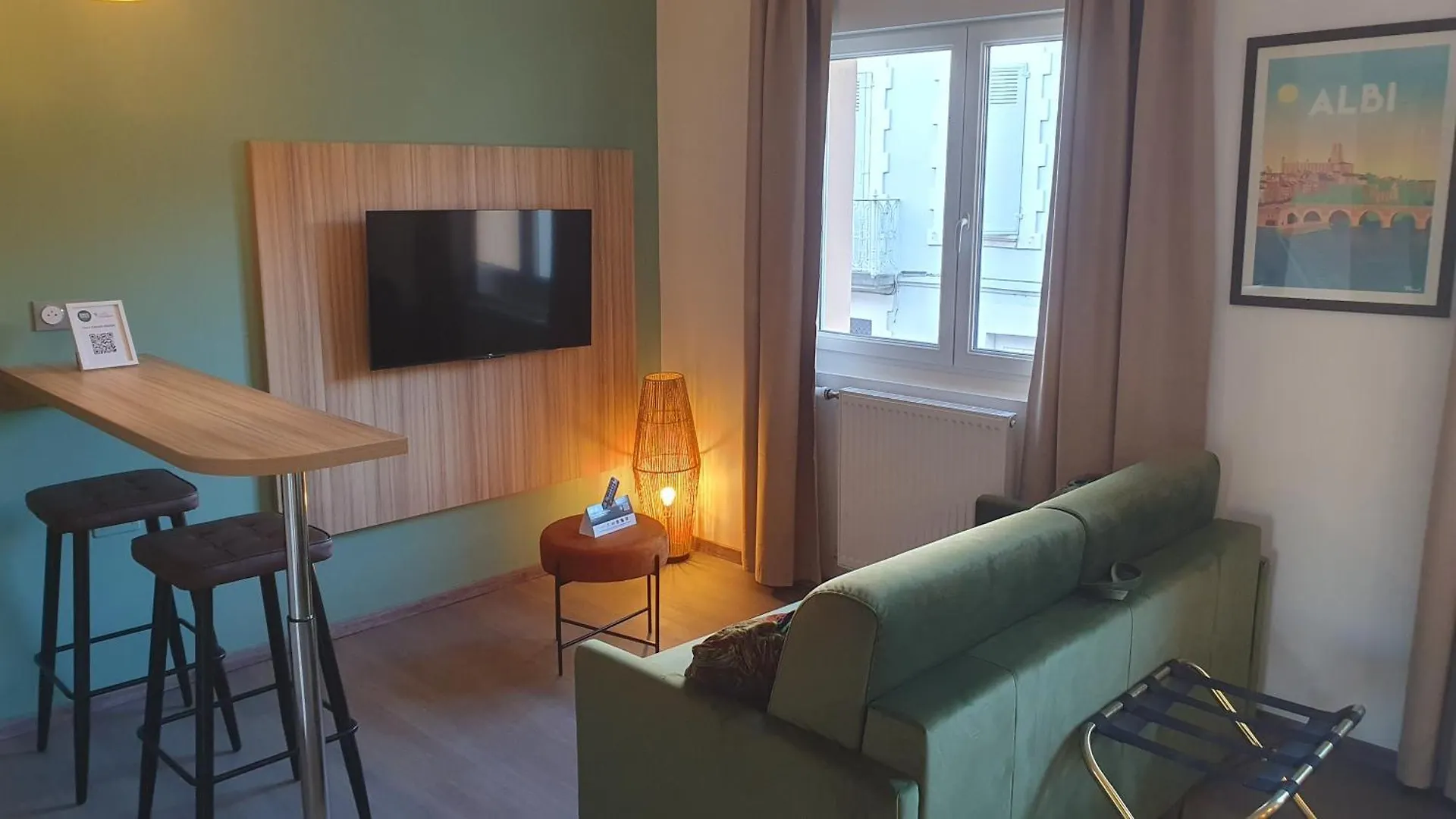Logis Hotel - Les Pasteliers لافاور 2*,